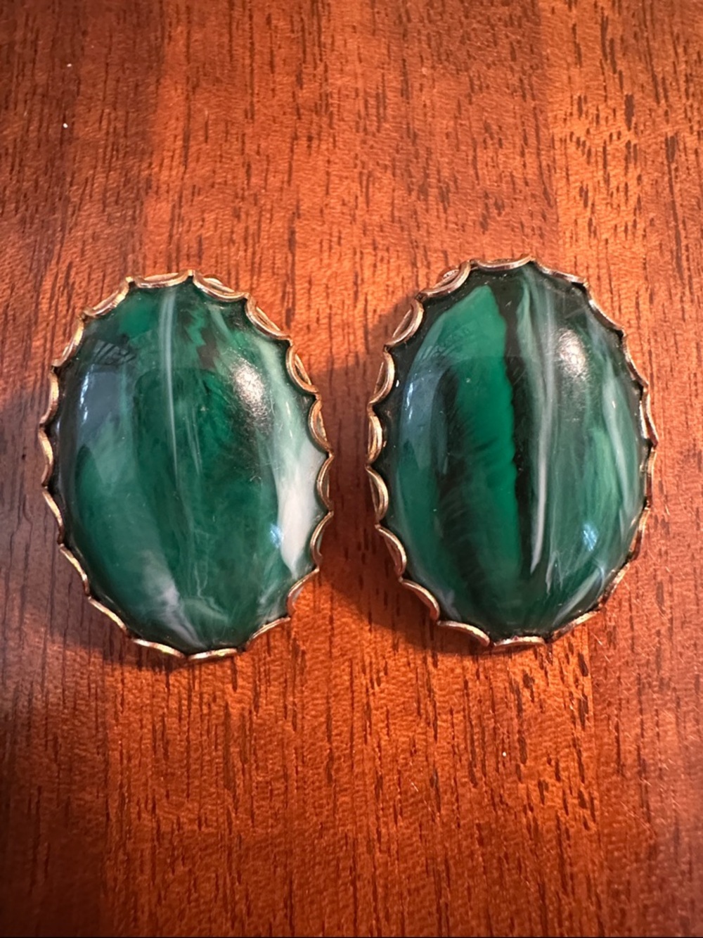 Vintage Mid Century Green Marbled Faux Stone Oval Gold Tone‎ Clip-On Earrings